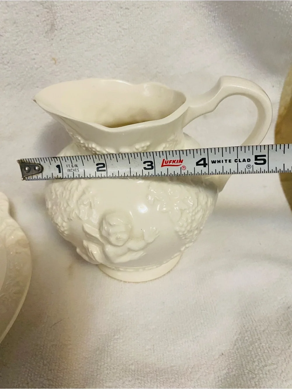 VNTG Cream Cherub Pitcher&Basin  set